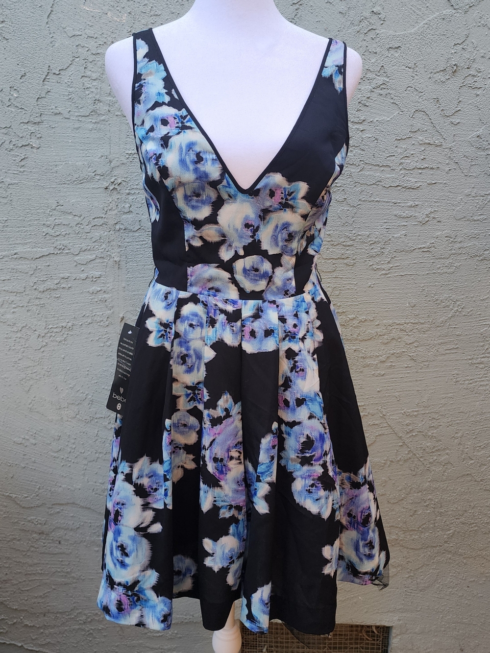 NWT Bebe Black Blue Floral V-Neck Fit and Flare Mini Dress Size 8